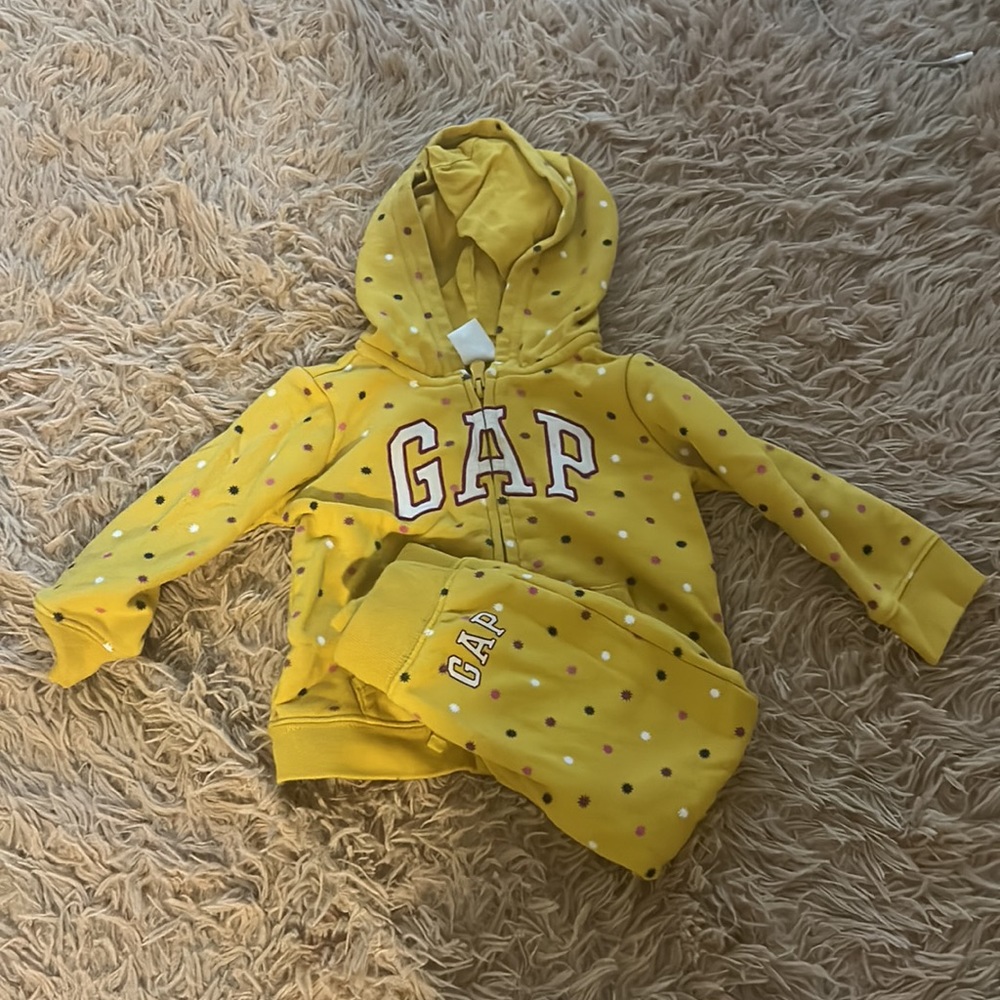 Gap Tracksuit - Picture 2 of 2